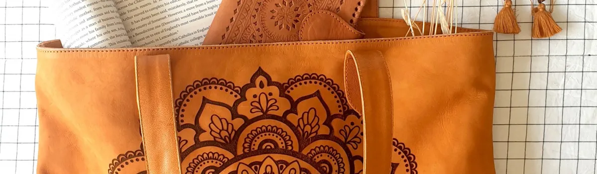 Hand bag / cross body bag Melia Mandala Engrave Tote Bag  tote mandala queen layout